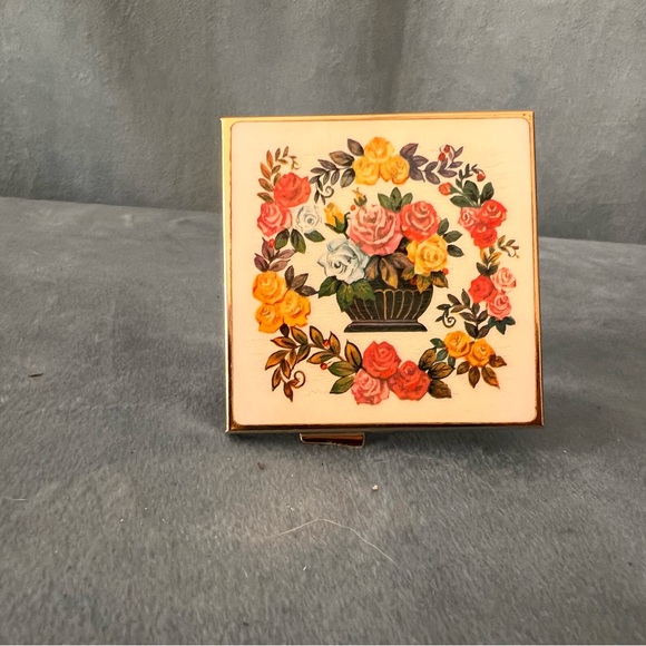 Vintage Floral Mirror Compact - Double Mirrors - Square Compact - Picture 3 of 3